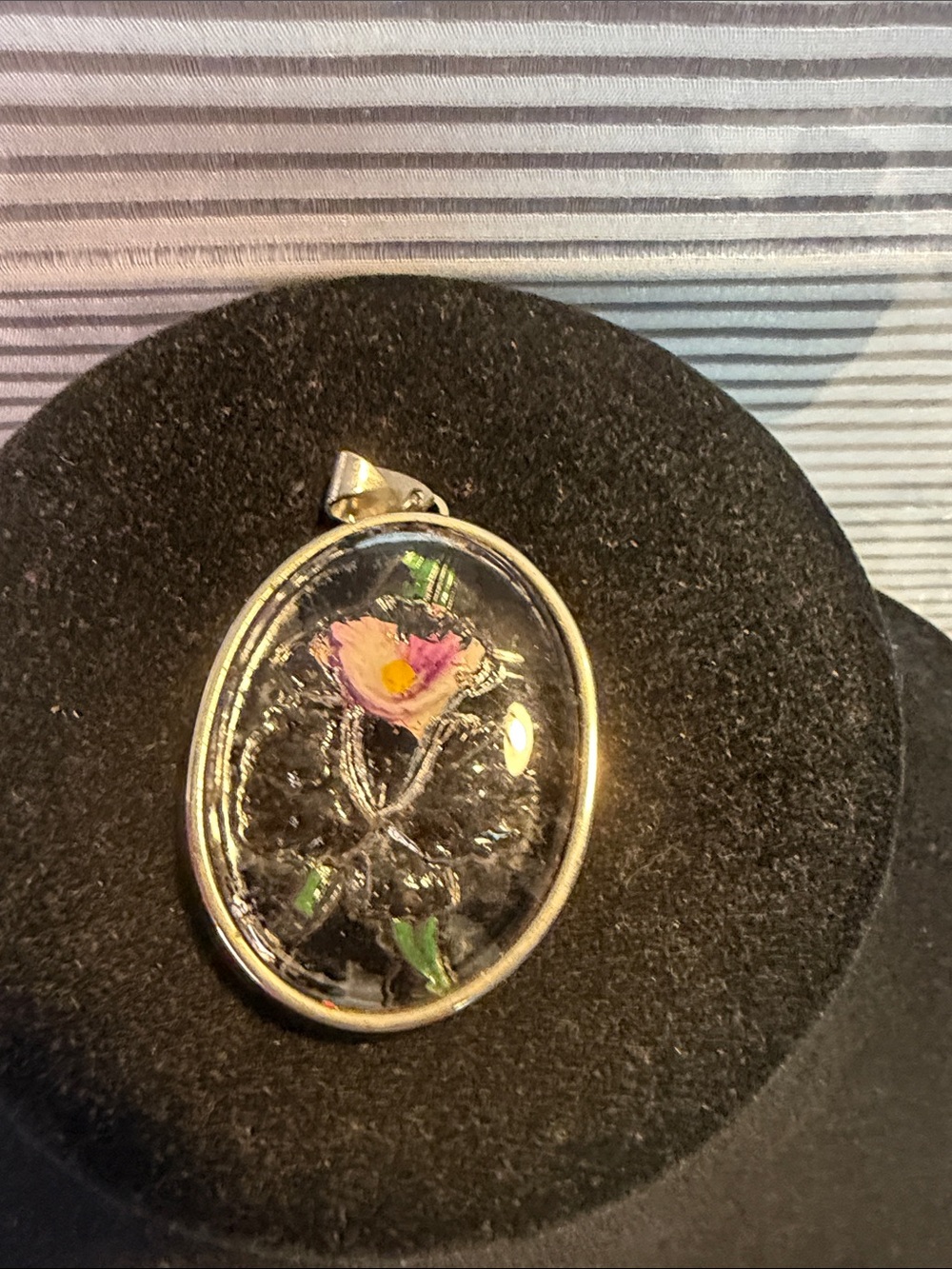Source Unknown Silver Oval Pendant with Pink and Yellow Flower